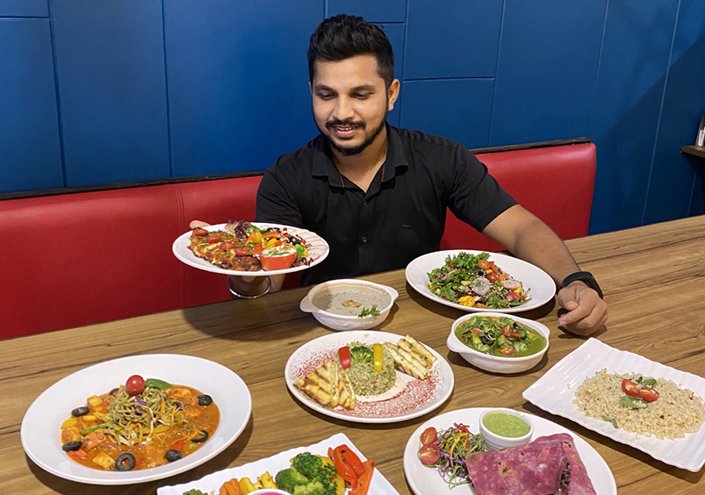 Surat food blogger, Vatsal Jariwala AKA the foodiecam sweeps the floor ...