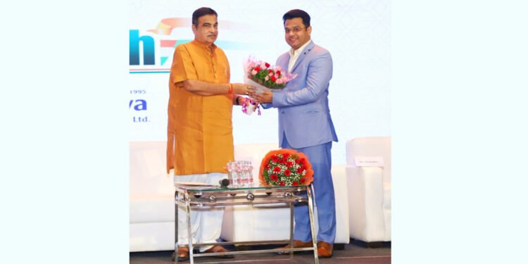 Entrepreneur Sachin Bamgude receives ‘Pride Of Maharashtra’ Award by the hands of Nitin Gadkari