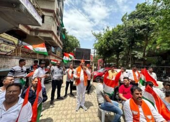 MLA of Udhna constituency Manubhai Patel takes out rally, pledges to plant 1.11 lakh saplings on Independence Day