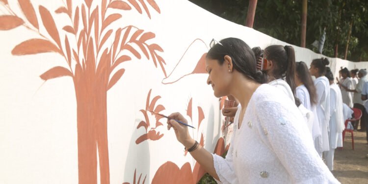 AD Soni Foundation, Unique World Record, Aniket Soni, Disha Joshi, Jyoti Shanischara, Vishwa Hindu Parishad, World’s Longest Religious Painting depicting entire Ramayana, World’s Longest Religious Painting,