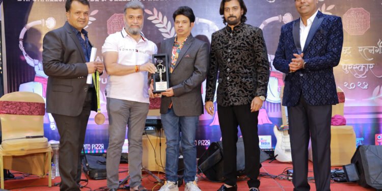 Producer & Actor Shantanu Bhamare Awarded as Best Producer & Actor in Maharashtra Ratna Gaurav Puraskaar!